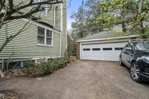$1,275,000 | 10 Stoneleigh Circle, Watertown, MA 02472