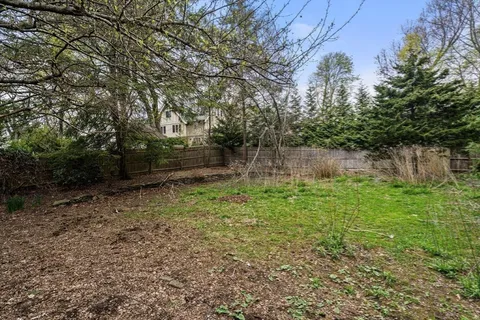 $1,275,000 | 10 Stoneleigh Circle, Watertown, MA 02472
