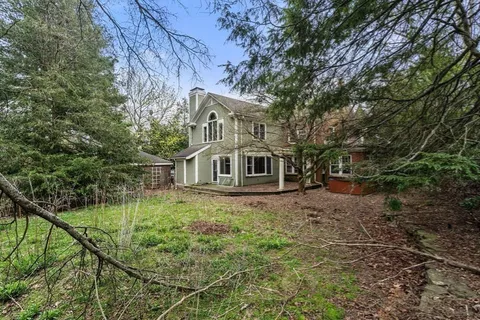 $1,275,000 | 10 Stoneleigh Circle, Watertown, MA 02472