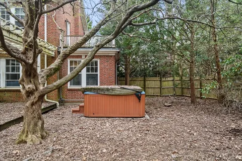 $1,275,000 | 10 Stoneleigh Circle, Watertown, MA 02472