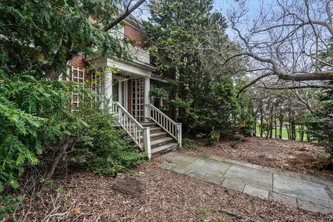 $1,275,000 | 10 Stoneleigh Circle, Watertown, MA 02472