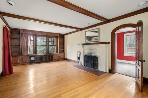 $1,275,000 | 10 Stoneleigh Circle, Watertown, MA 02472