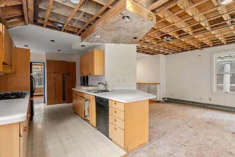 $1,275,000 | 10 Stoneleigh Circle, Watertown, MA 02472