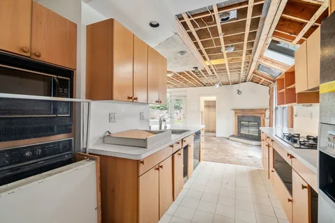 $1,275,000 | 10 Stoneleigh Circle, Watertown, MA 02472