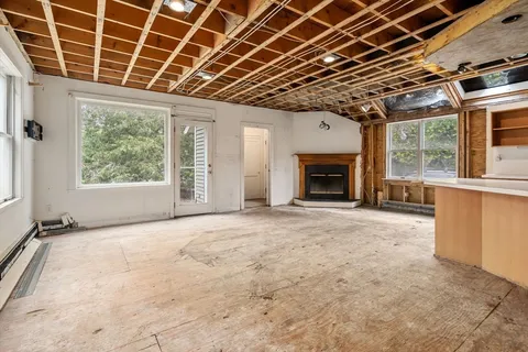$1,275,000 | 10 Stoneleigh Circle, Watertown, MA 02472