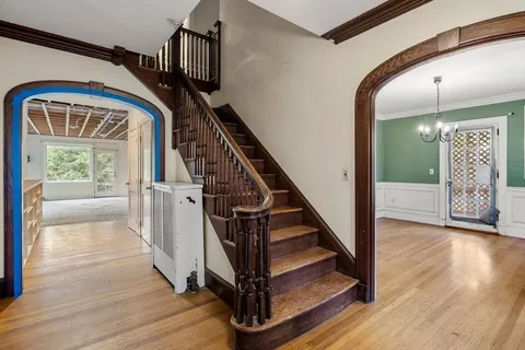 $1,275,000 | 10 Stoneleigh Circle, Watertown, MA 02472