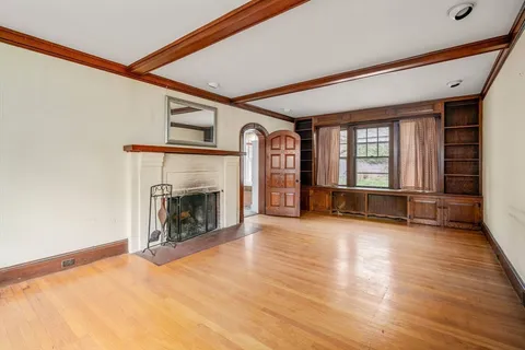 $1,275,000 | 10 Stoneleigh Circle, Watertown, MA 02472