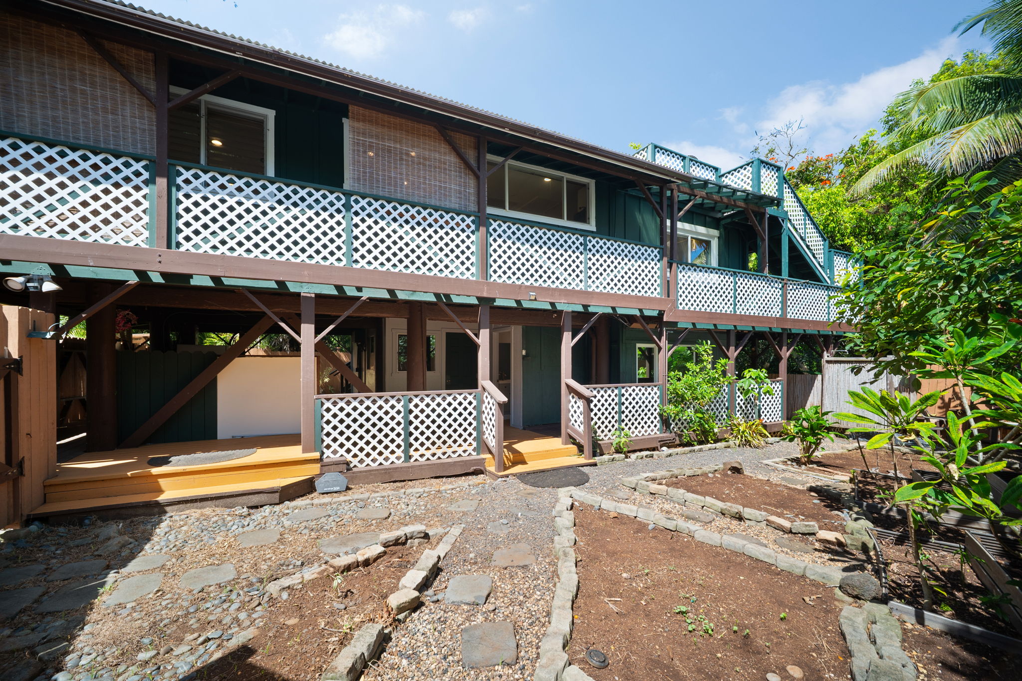 3590 Moloaa Road Kilauea, HI 96754 - Photo 5 of 29 a front view of a house