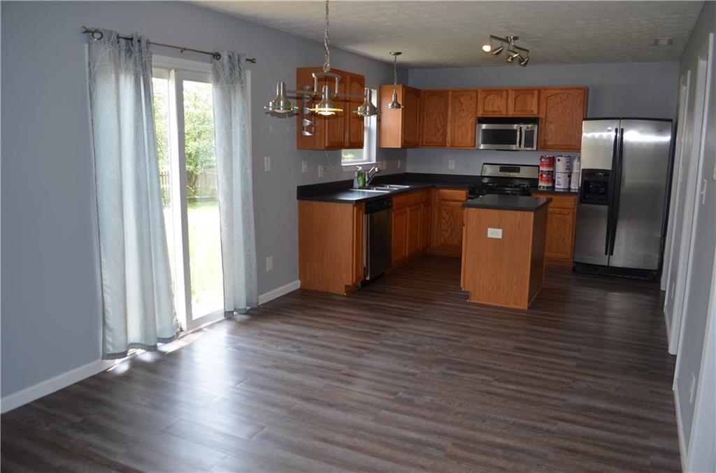 1413 Fall Ridge Drive Brownsburg, IN 46112 - Photo 4 of 18