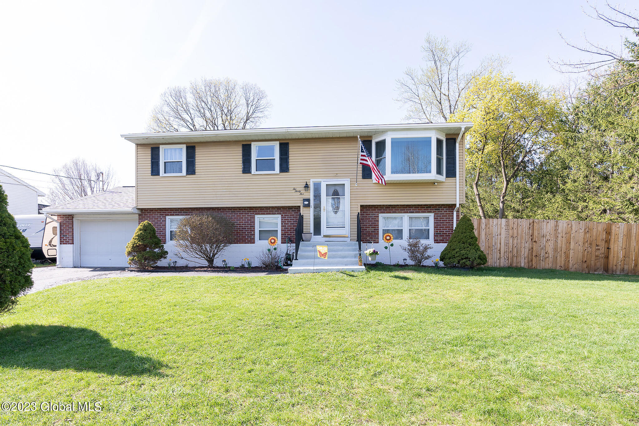 235 Starr Avenue Schenectady, NY 12304 - Photo 1 of 33 001-235-Starr-Ave