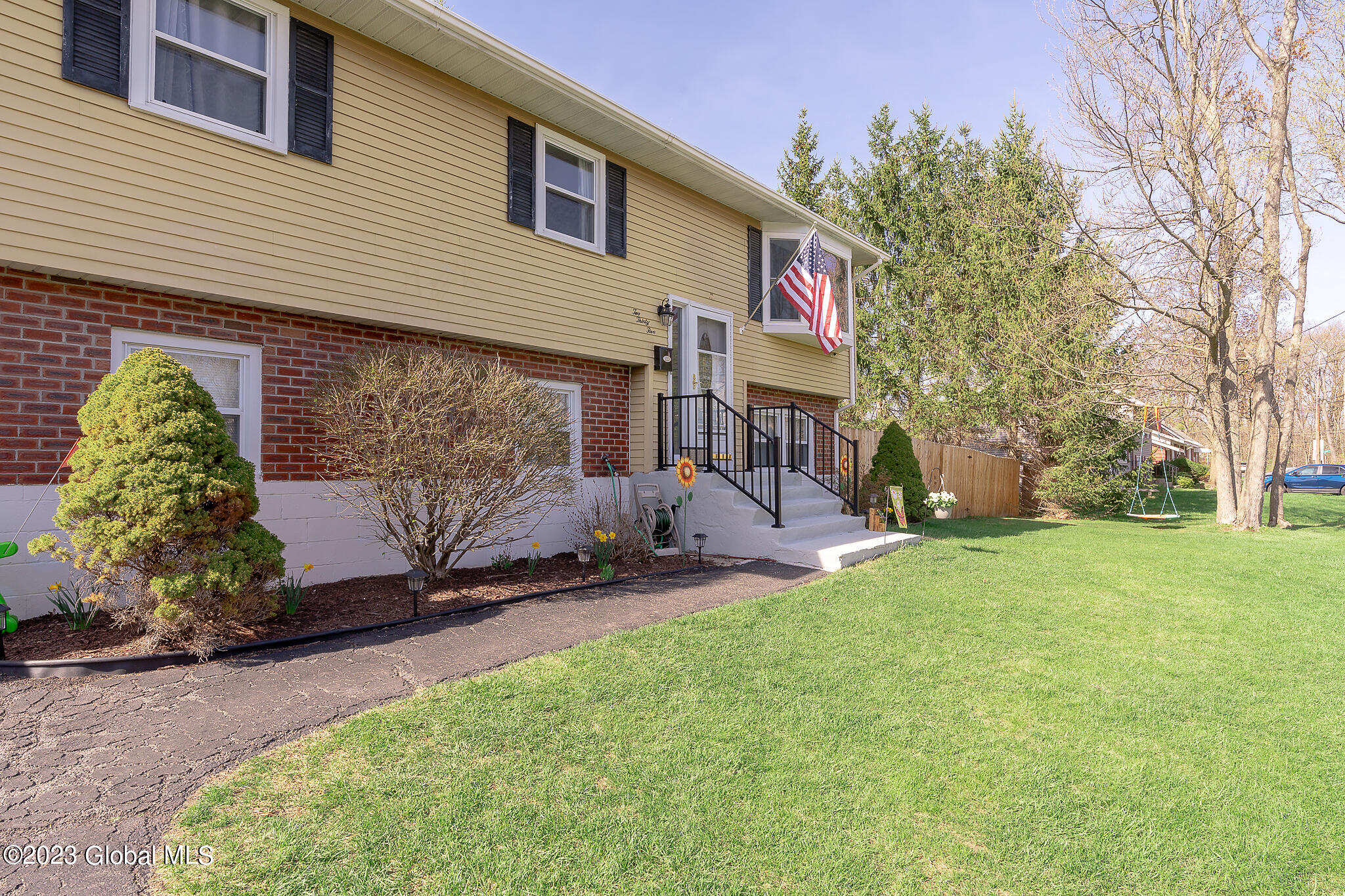 235 Starr Avenue Schenectady, NY 12304 - Photo 3 of 33 004-235-Starr-Ave