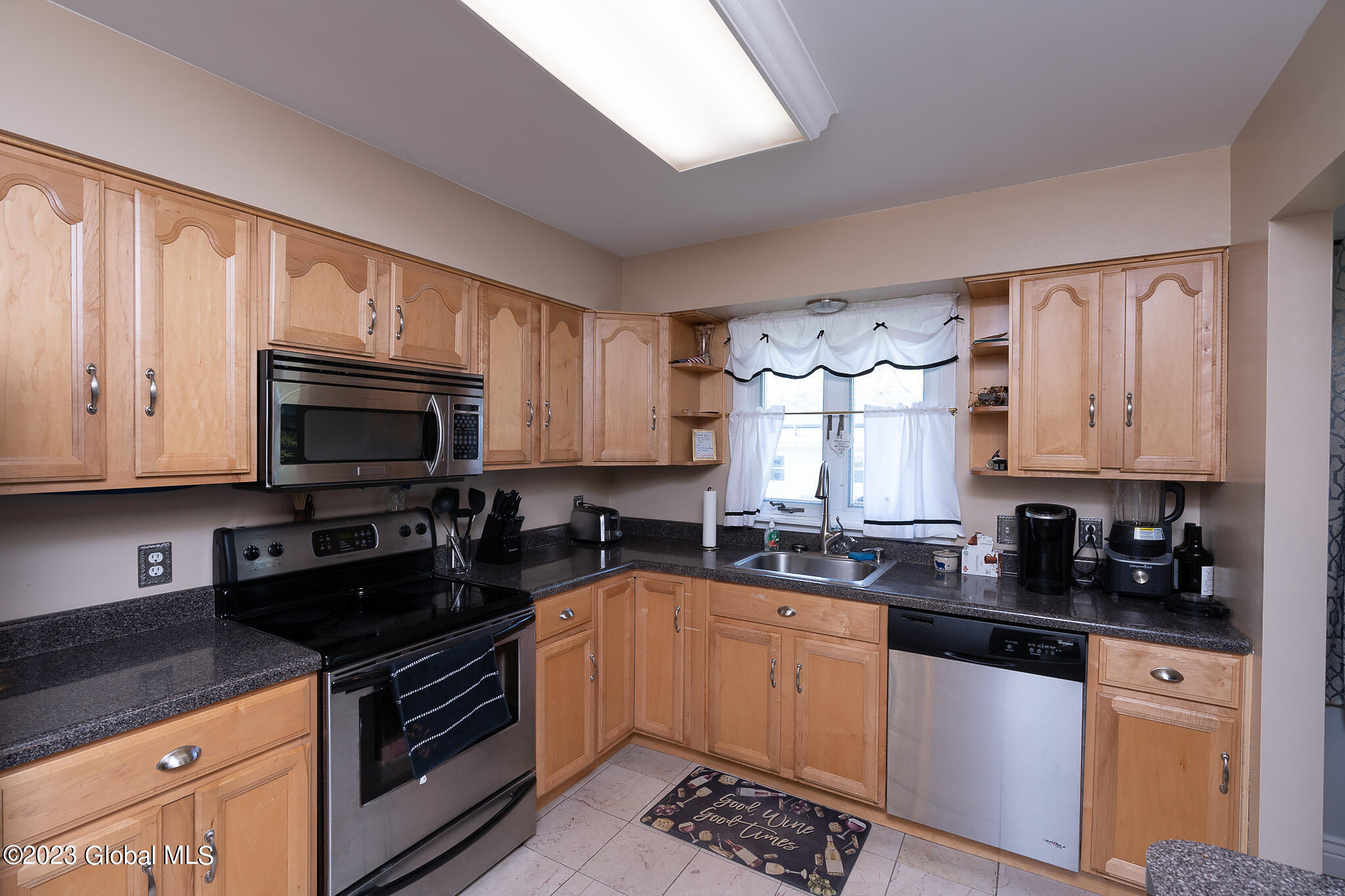 235 Starr Avenue Schenectady, NY 12304 - Photo 8 of 33 011-235-Starr-Ave