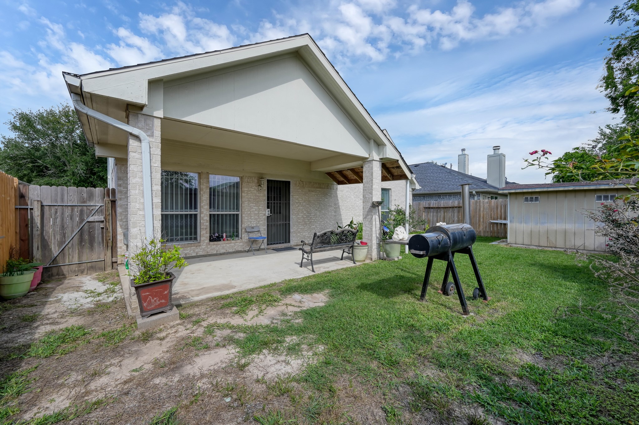 2539 Forge Creek Road Houston, TX 77067 - Photo 40 of 40 Alternate view of the back porch from the back yard.