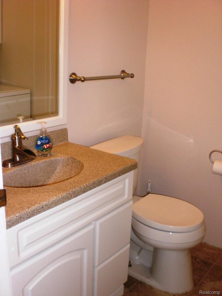 5885 Thomas Road Oxford, MI 48371 - Photo 17 of 25 Redone Half Bath.jpg