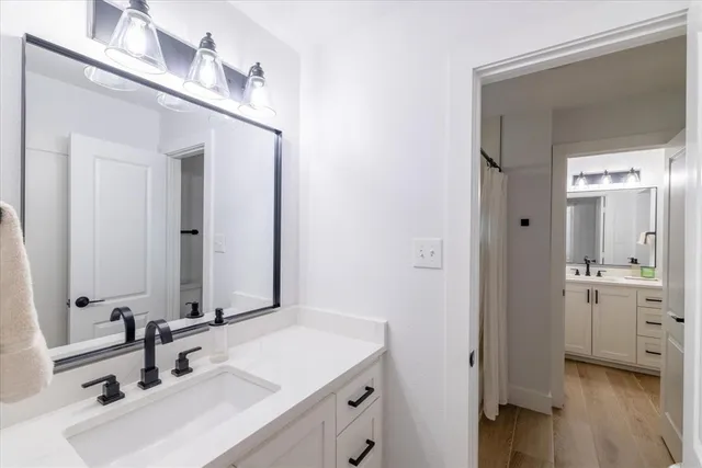 view of small space with wooden floor