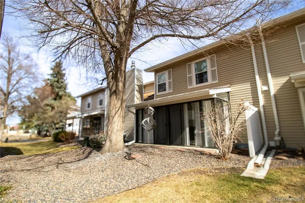 $412,500 | 2752 South Heather Gardens Way, Unit 13, Aurora, CO 80014