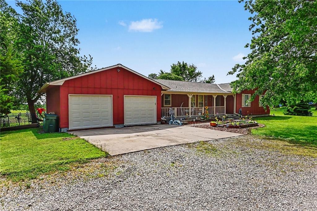 1301 West 8th Street Edgerton, KS 66021 - Photo 2 of 38