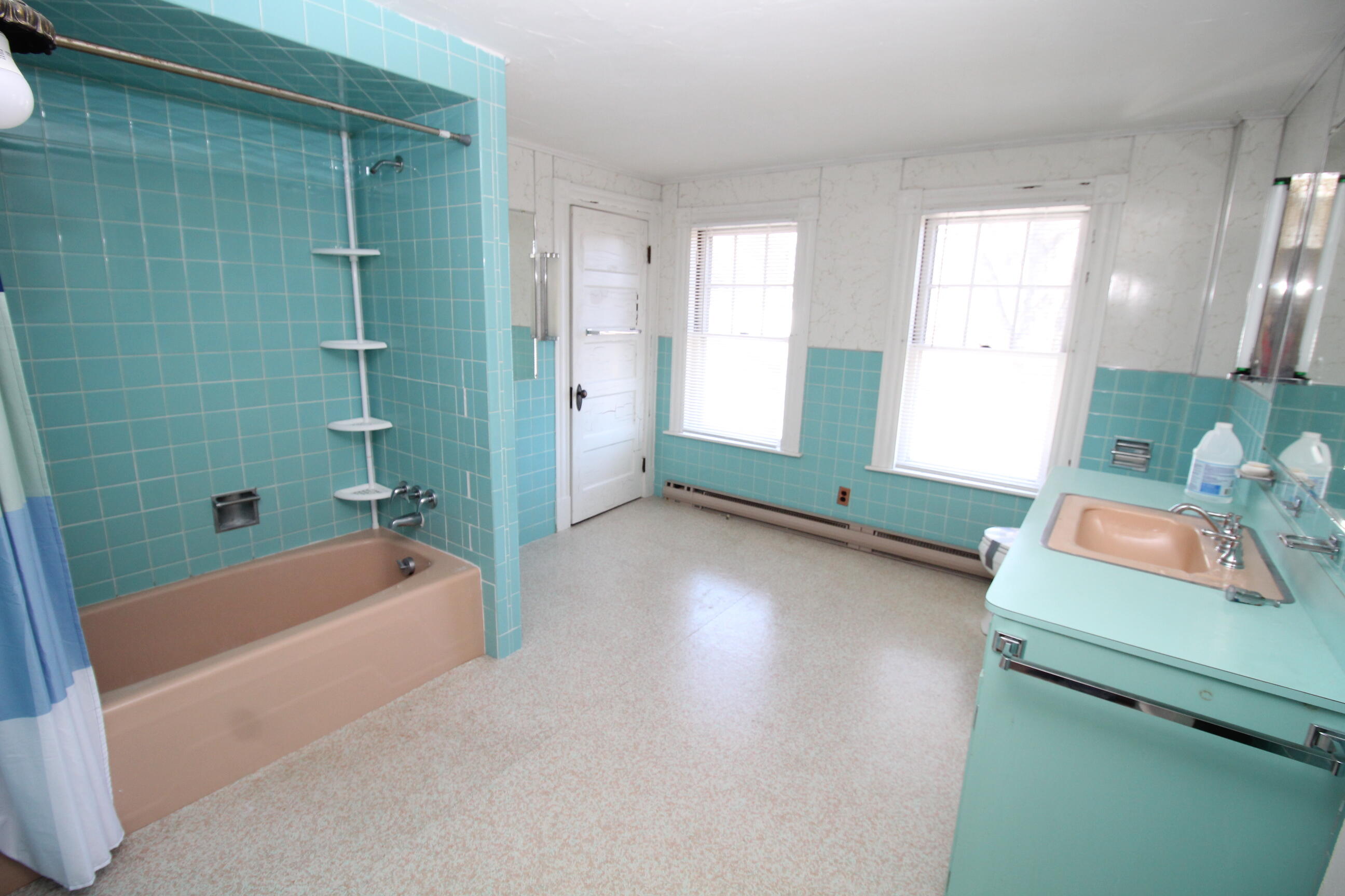 70 Sullivan Street Berwick, ME 03901 - Photo 32 of 64 32. 2nd Fl Full Bath 1
