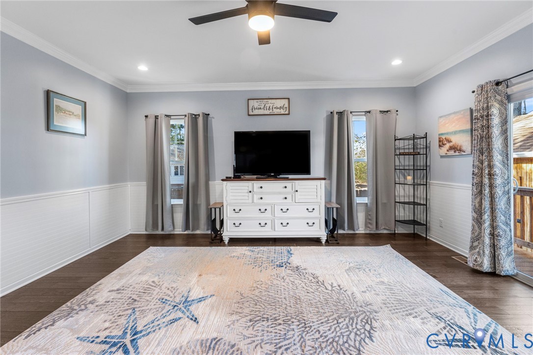 123 8th Street Colonial Beach, VA 22443 - Photo 14 of 36 a view of a livingroom with furniture