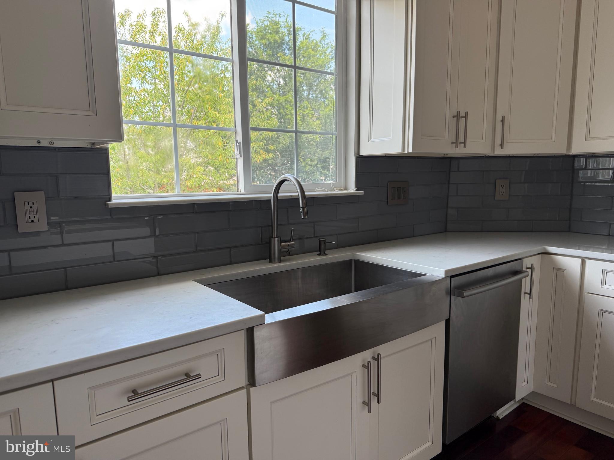 8196 Tenbrook Drive Gainesville, VA 20155 - Photo 20 of 51 a kitchen with appliances cabinets and a sink