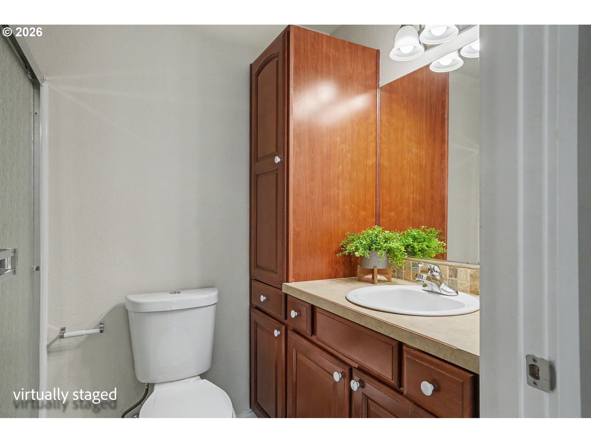 418 Walnut Way Silverton, OR 97381 - Photo 18 of 33 Bathroom, Attached