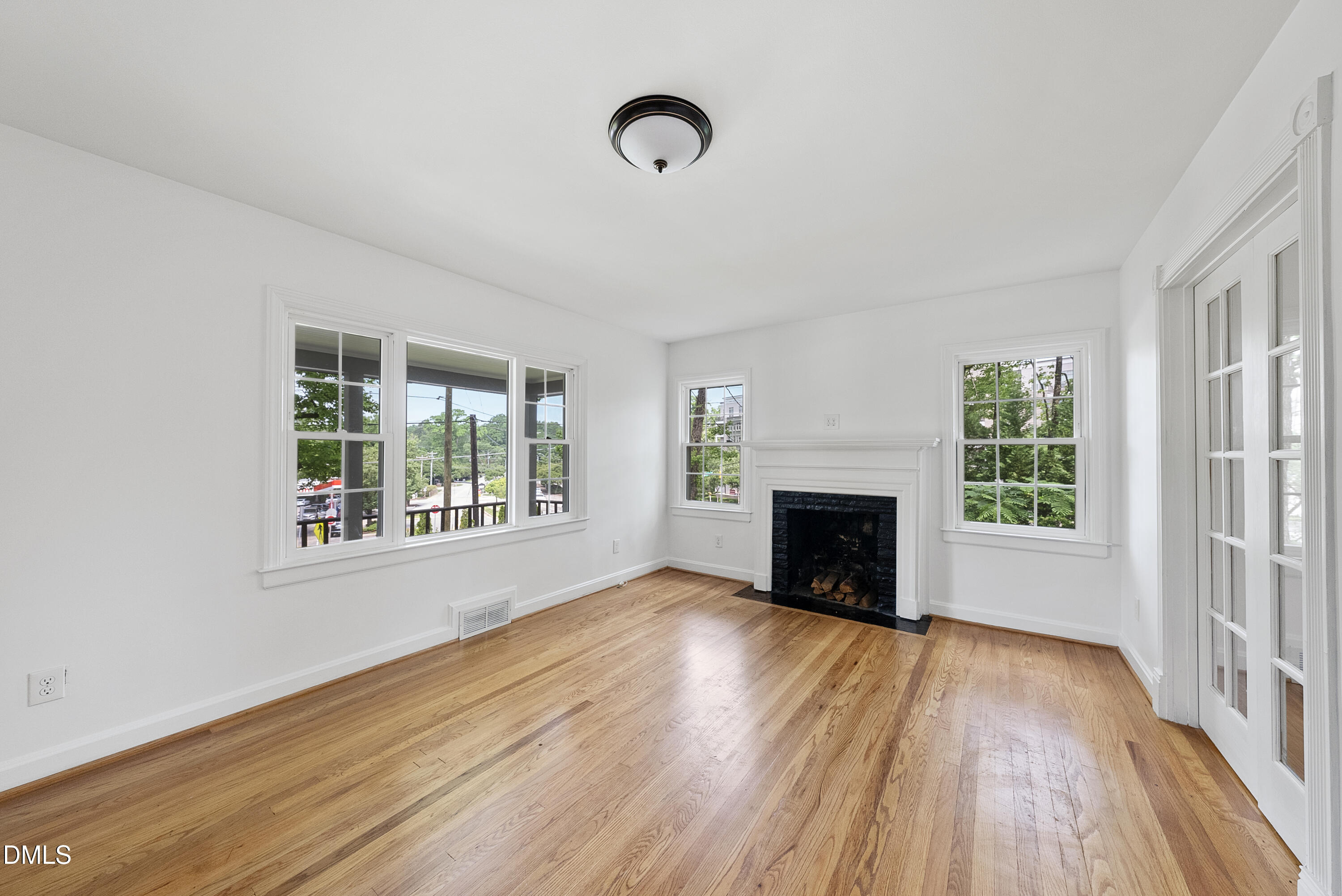 2924 Oberlin Road Raleigh, NC 27608 - Photo 5 of 29 DSC09865