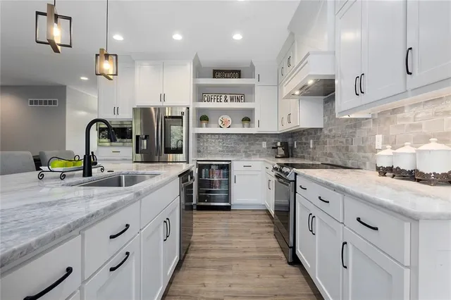 $889,000 | 816 Eve Orchid Drive, Greenwood, MO 64034