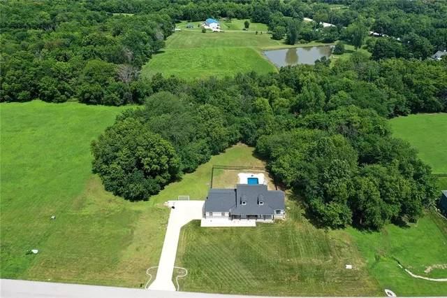 $889,000 | 816 Eve Orchid Drive, Greenwood, MO 64034