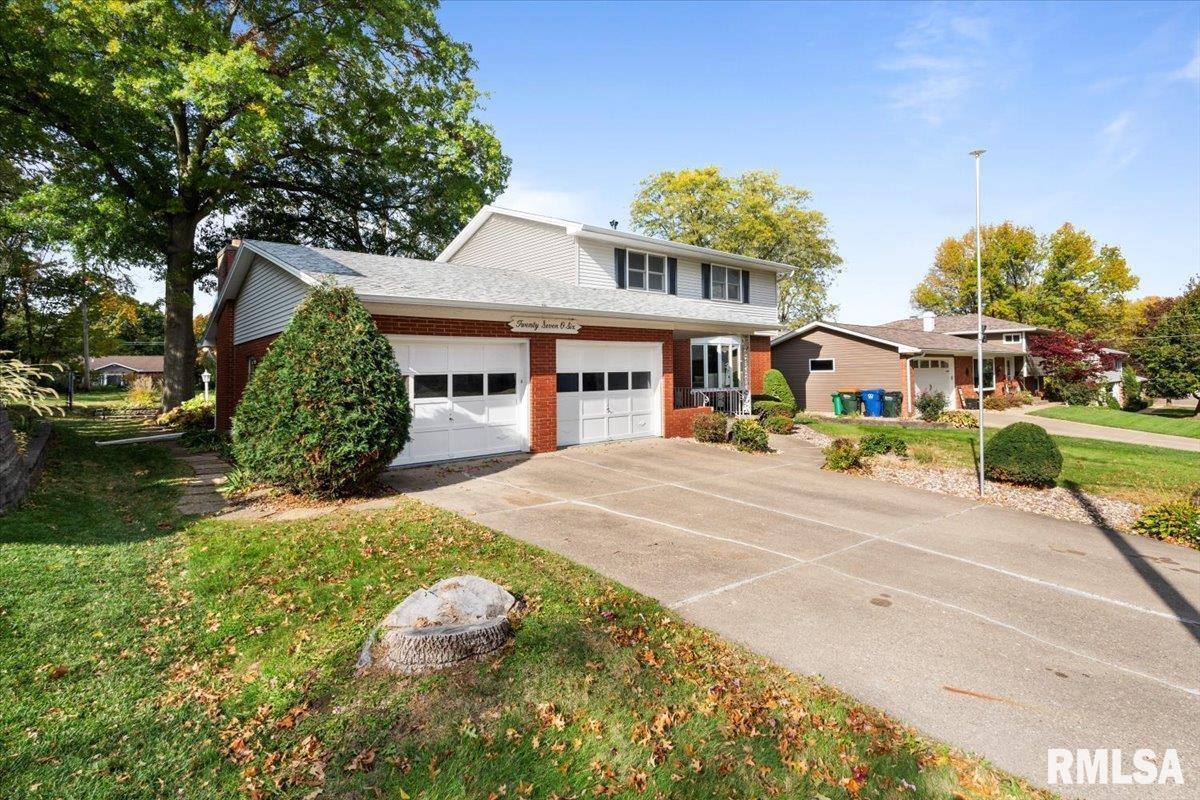2706 Ridgewood Avenue Davenport, IA 52803 - Photo 2 of 65