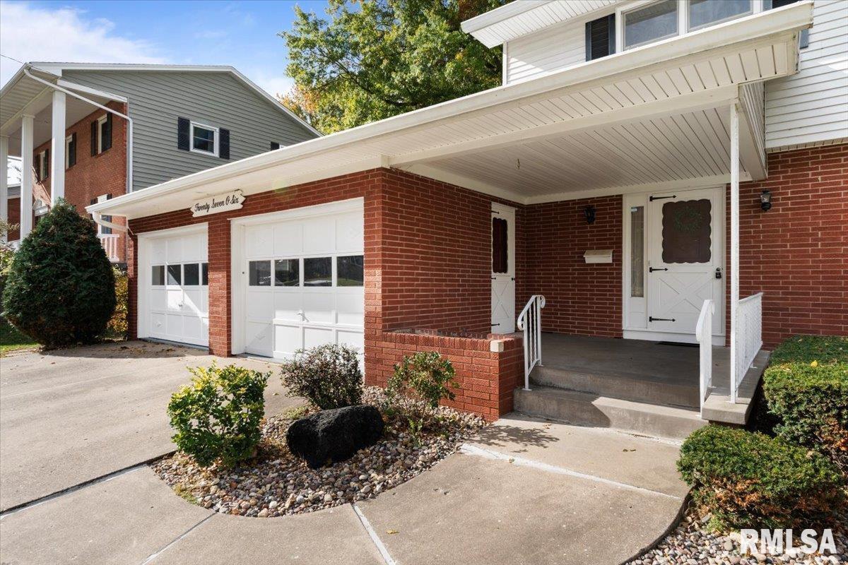2706 Ridgewood Avenue Davenport, IA 52803 - Photo 5 of 65