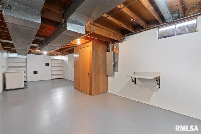 $384,900 | 2706 Ridgewood Avenue, Davenport, IA 52803