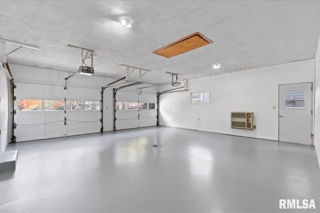 $384,900 | 2706 Ridgewood Avenue, Davenport, IA 52803