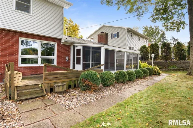 $384,900 | 2706 Ridgewood Avenue, Davenport, IA 52803