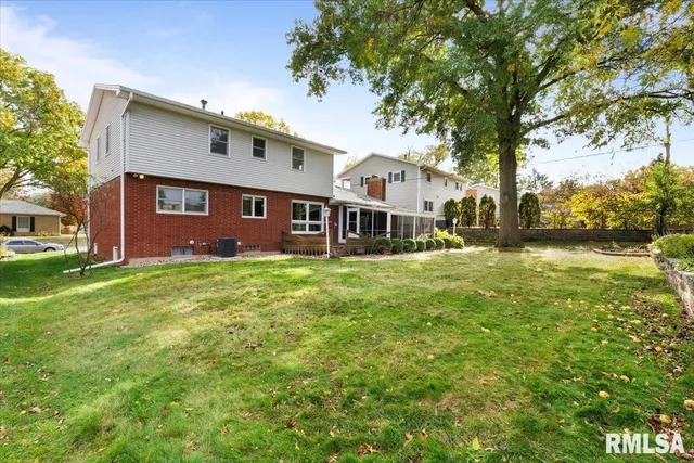 $384,900 | 2706 Ridgewood Avenue, Davenport, IA 52803