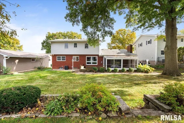 $384,900 | 2706 Ridgewood Avenue, Davenport, IA 52803