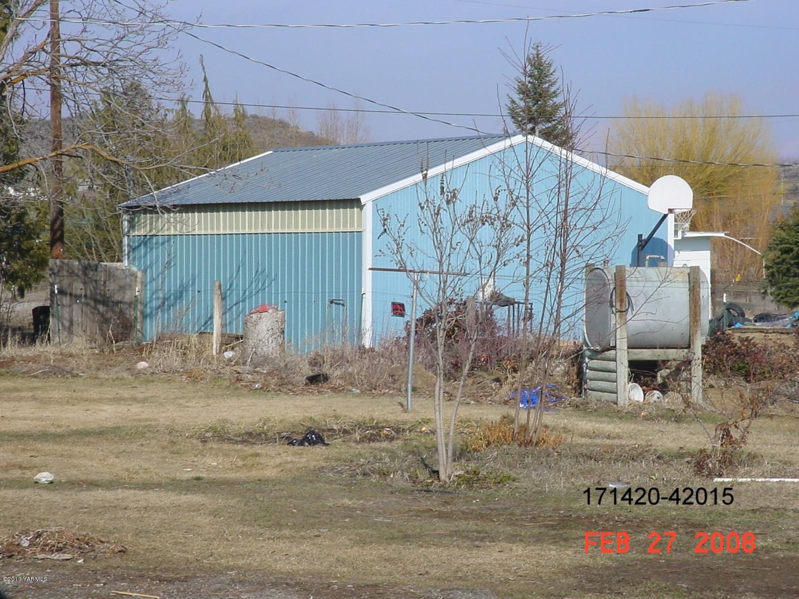 40 Funkhouser Road Tieton, WA 98947 - Photo 2 of 2 a view of a house