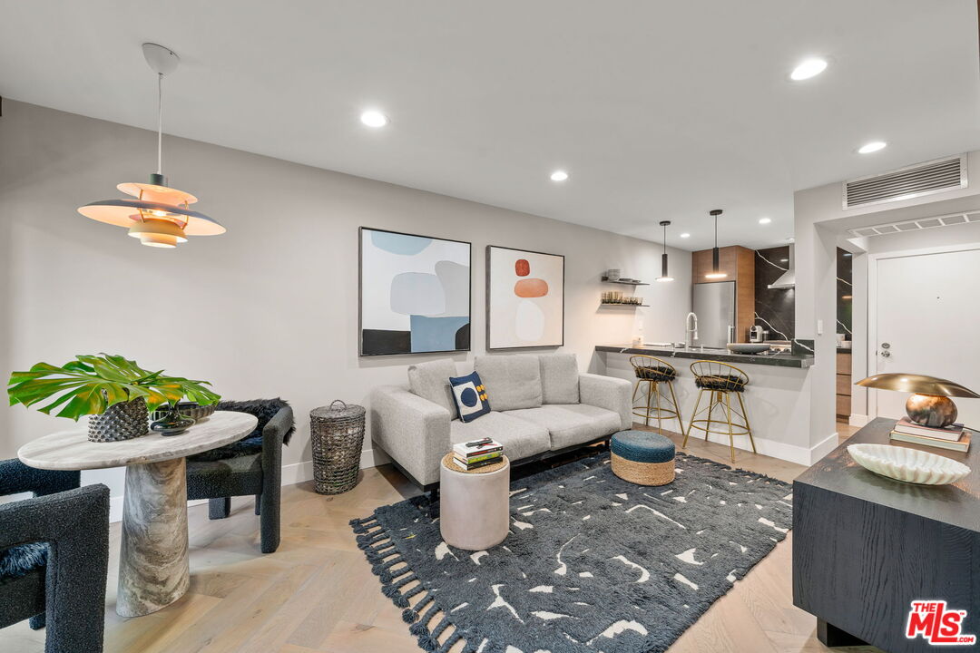 950 North Kings Road, Unit 233 West Hollywood, CA 90069 - Photo 2 of 18