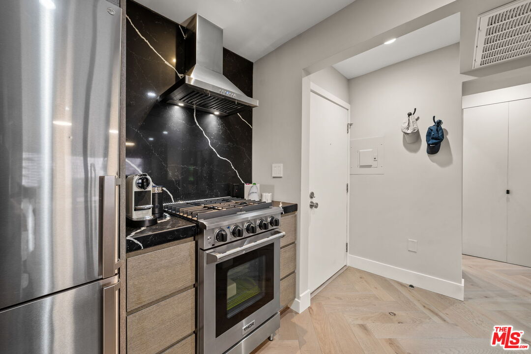 950 North Kings Road, Unit 233 West Hollywood, CA 90069 - Photo 9 of 18