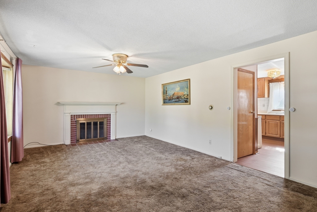315 Porter Road East Longmeadow, MA 01028 - Photo 6 of 39