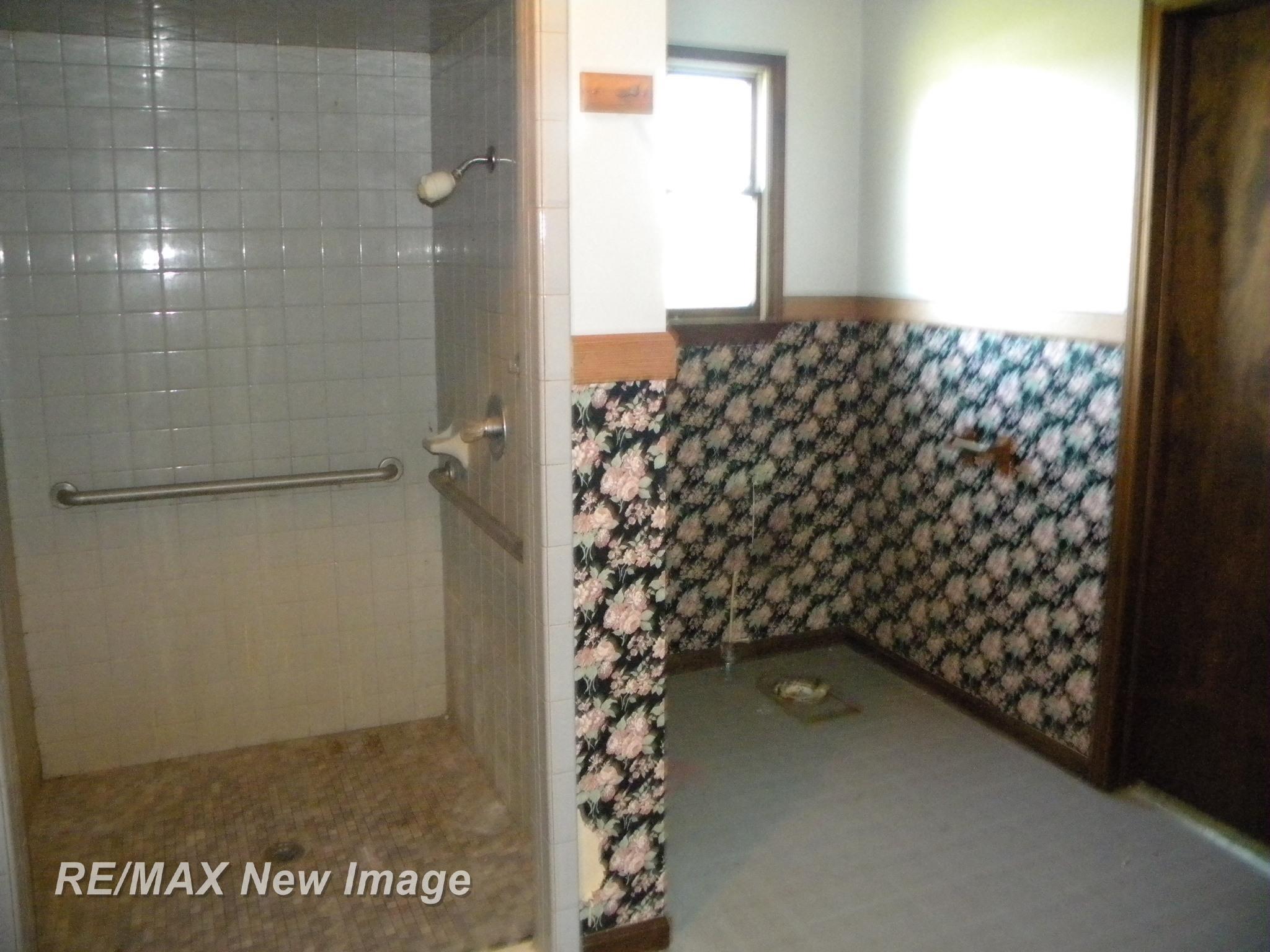 266 East Henderson Road Owosso, MI 48867 - Photo 10 of 20 50125339-9.JPG