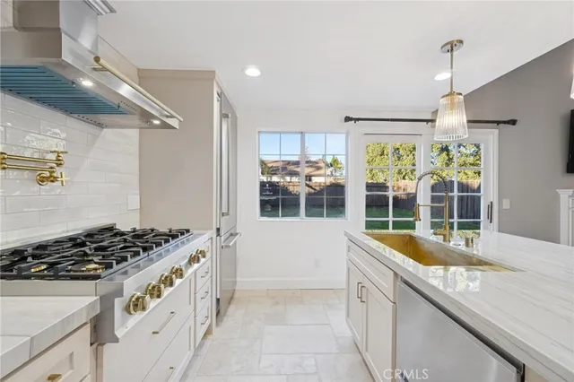 $725,000 | 19725 Collins Road, Canyon Country, CA 91351