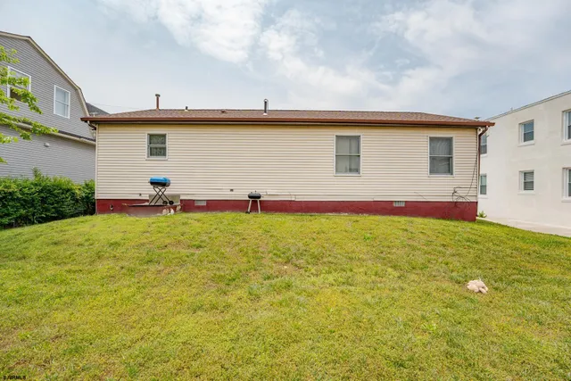 a view of a backyard of the house