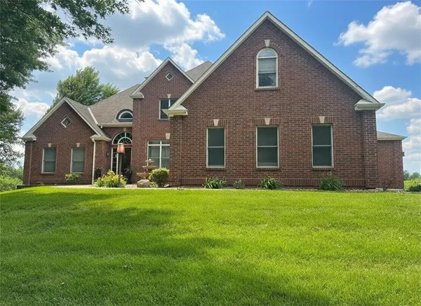 $898,000 | 2350 Moffet Road, St. Joseph, MO 64507