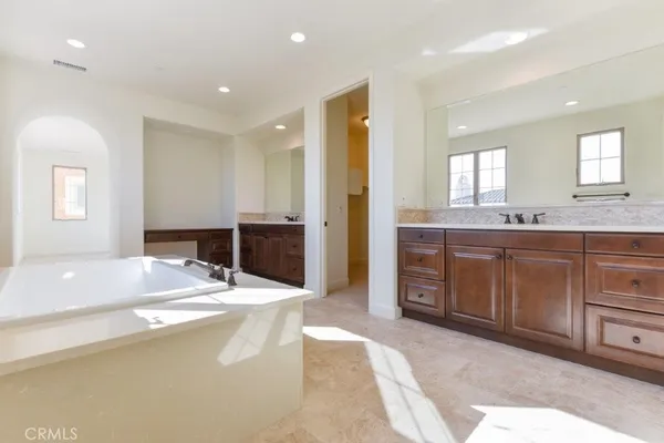 $9,500 | 8 Last Bloom, Irvine, CA 92602