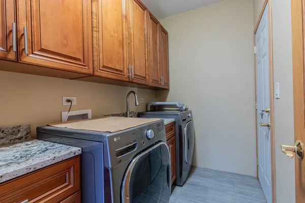 $490,000 | 60 Fairoaks Drive, Putnam, IL 61560