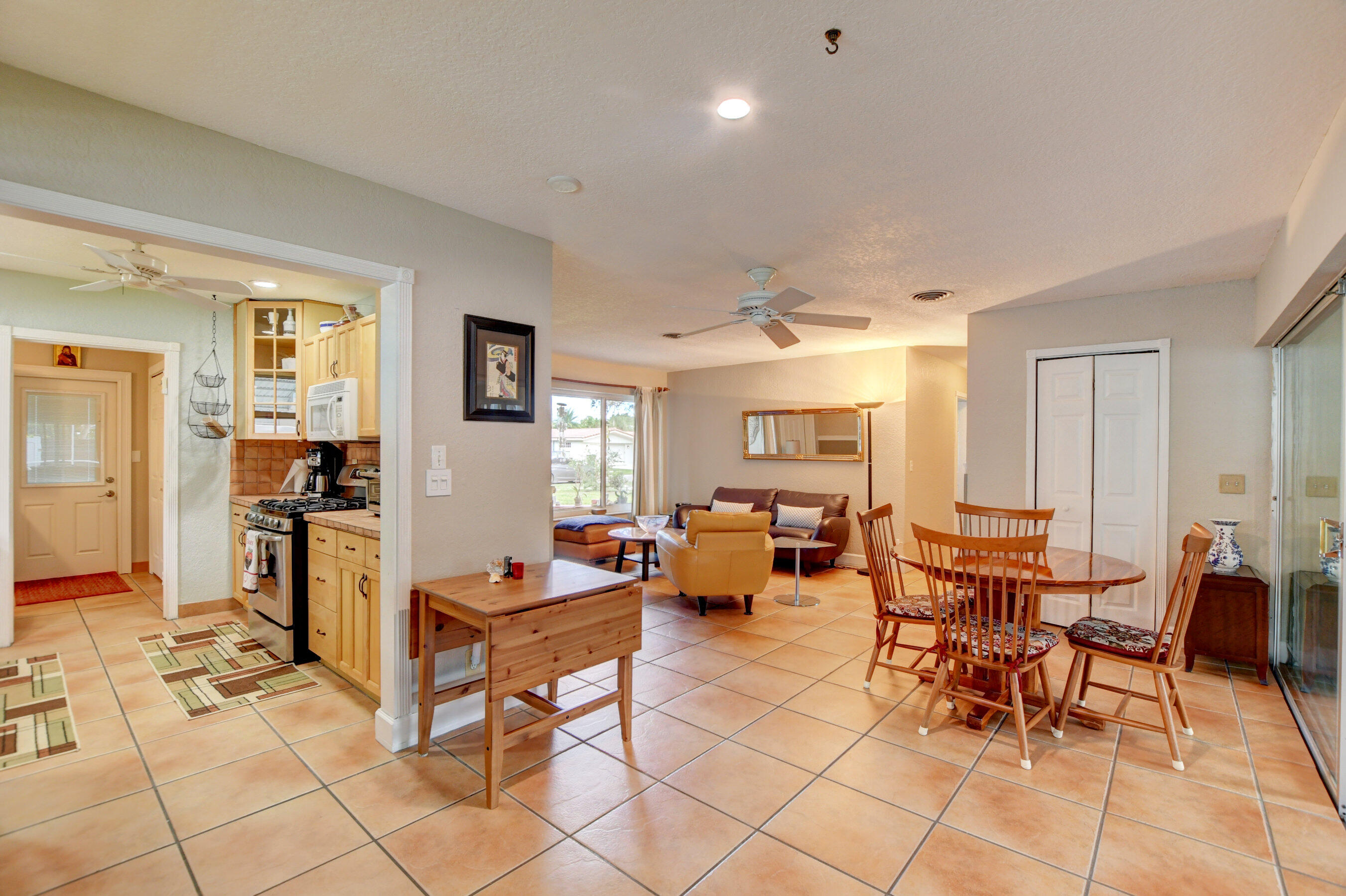 632 Southwest 1st Street Boca Raton, FL 33486 - Photo 21 of 43 Living/Dining/Kitchen