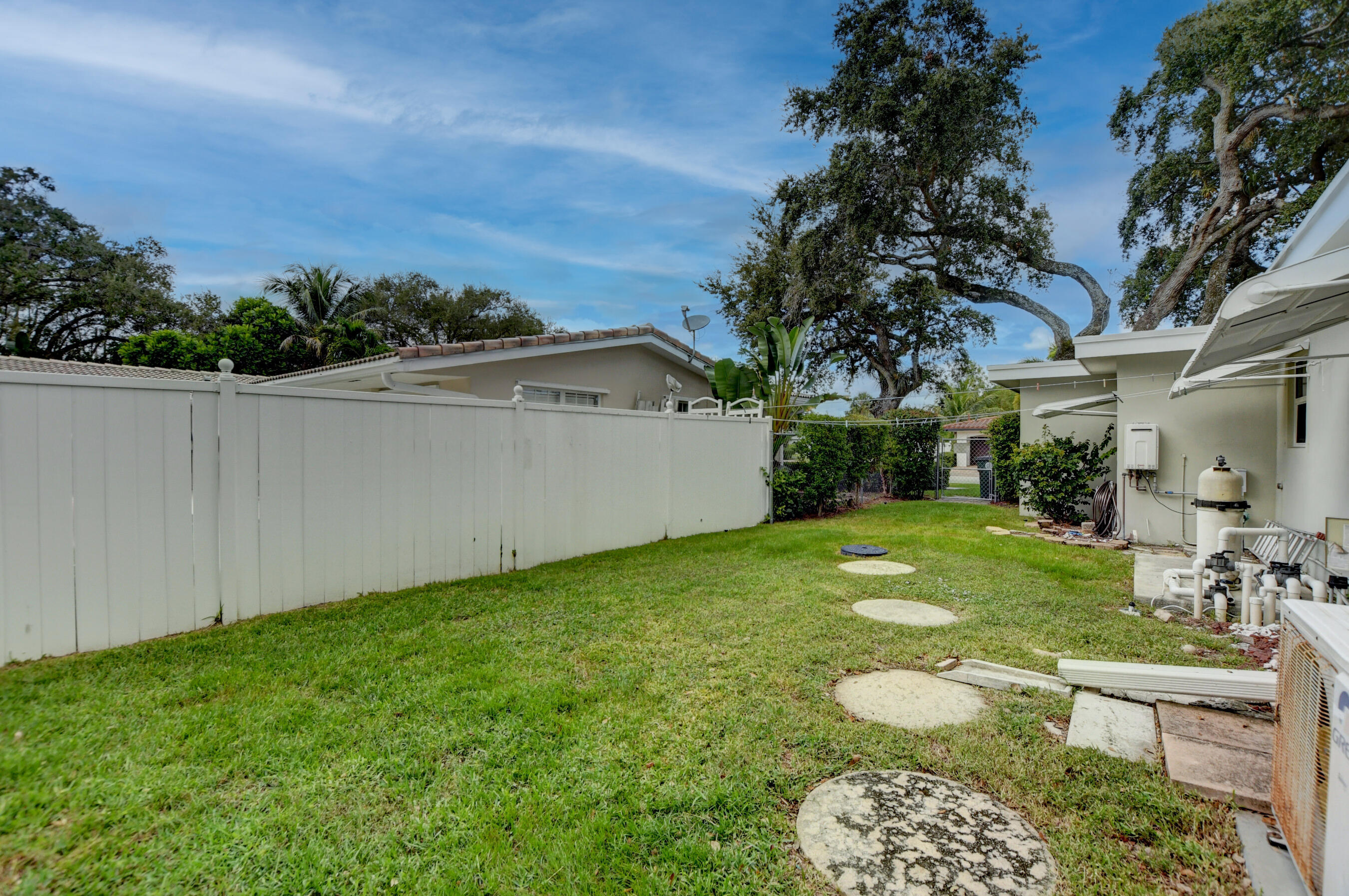 632 Southwest 1st Street Boca Raton, FL 33486 - Photo 35 of 43 Yard