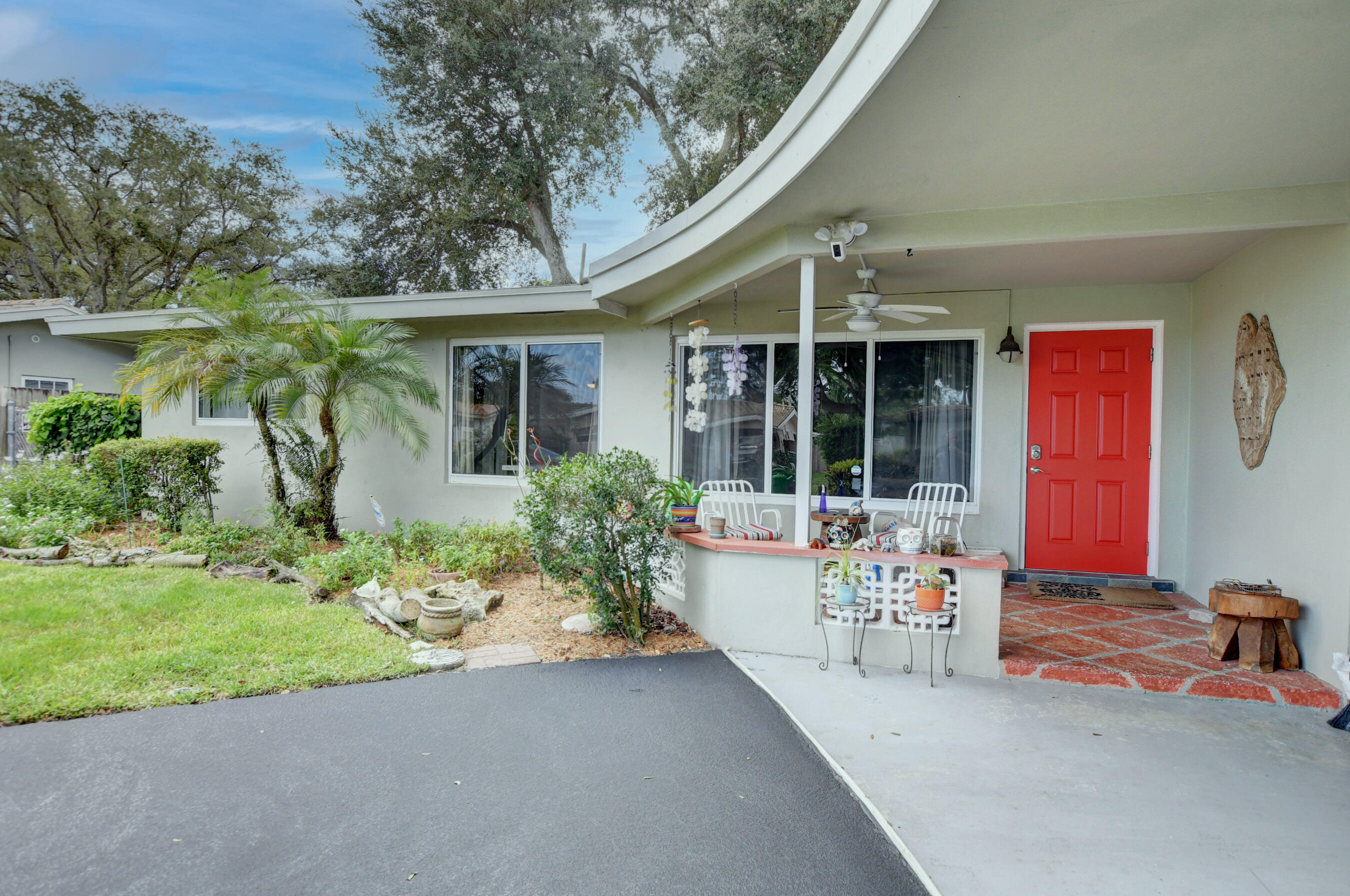 632 Southwest 1st Street Boca Raton, FL 33486 - Photo 4 of 43 Front door