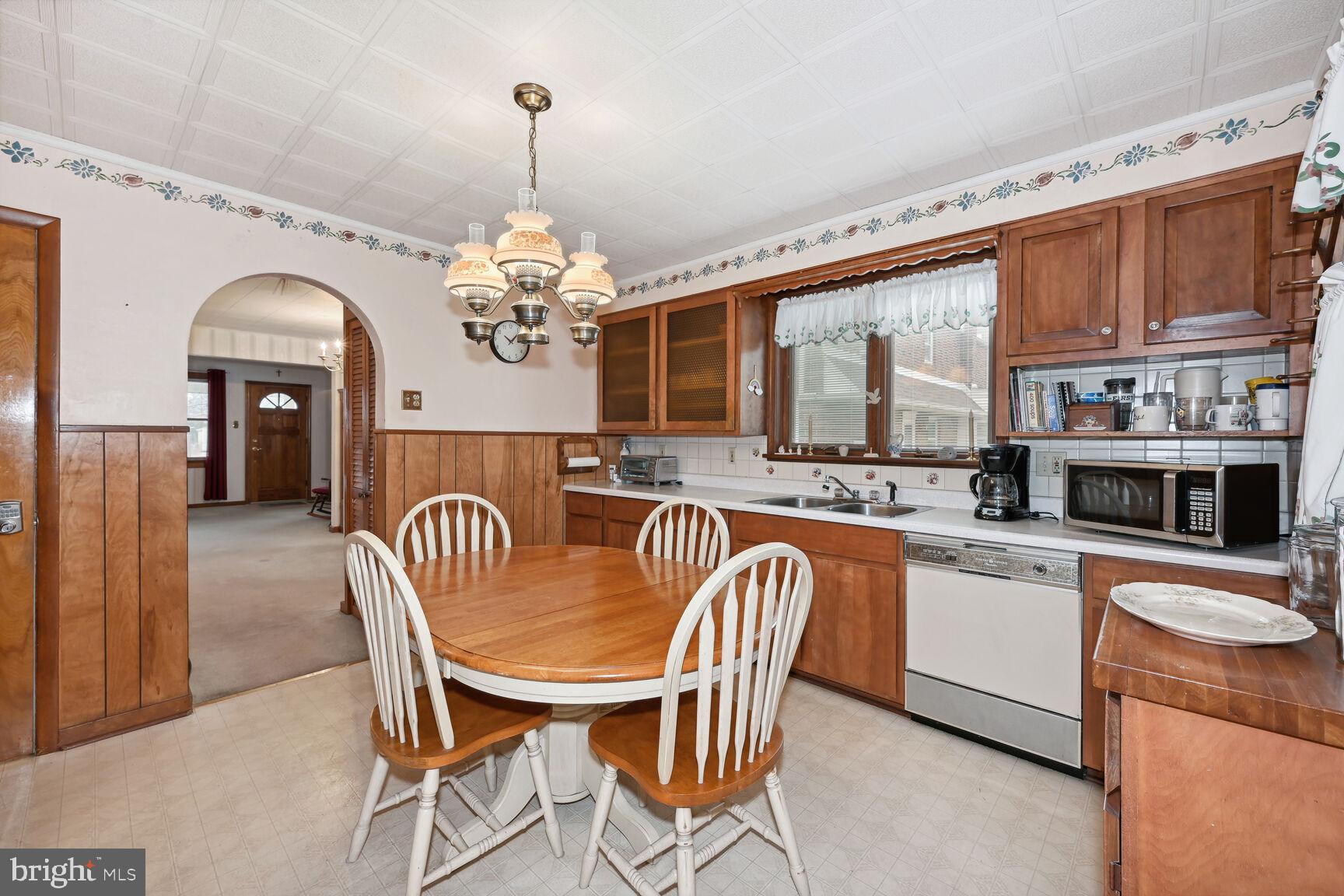 326 Rancocas Avenue Riverside, NJ 08075 - Photo 4 of 25 Eat-In Kitchen