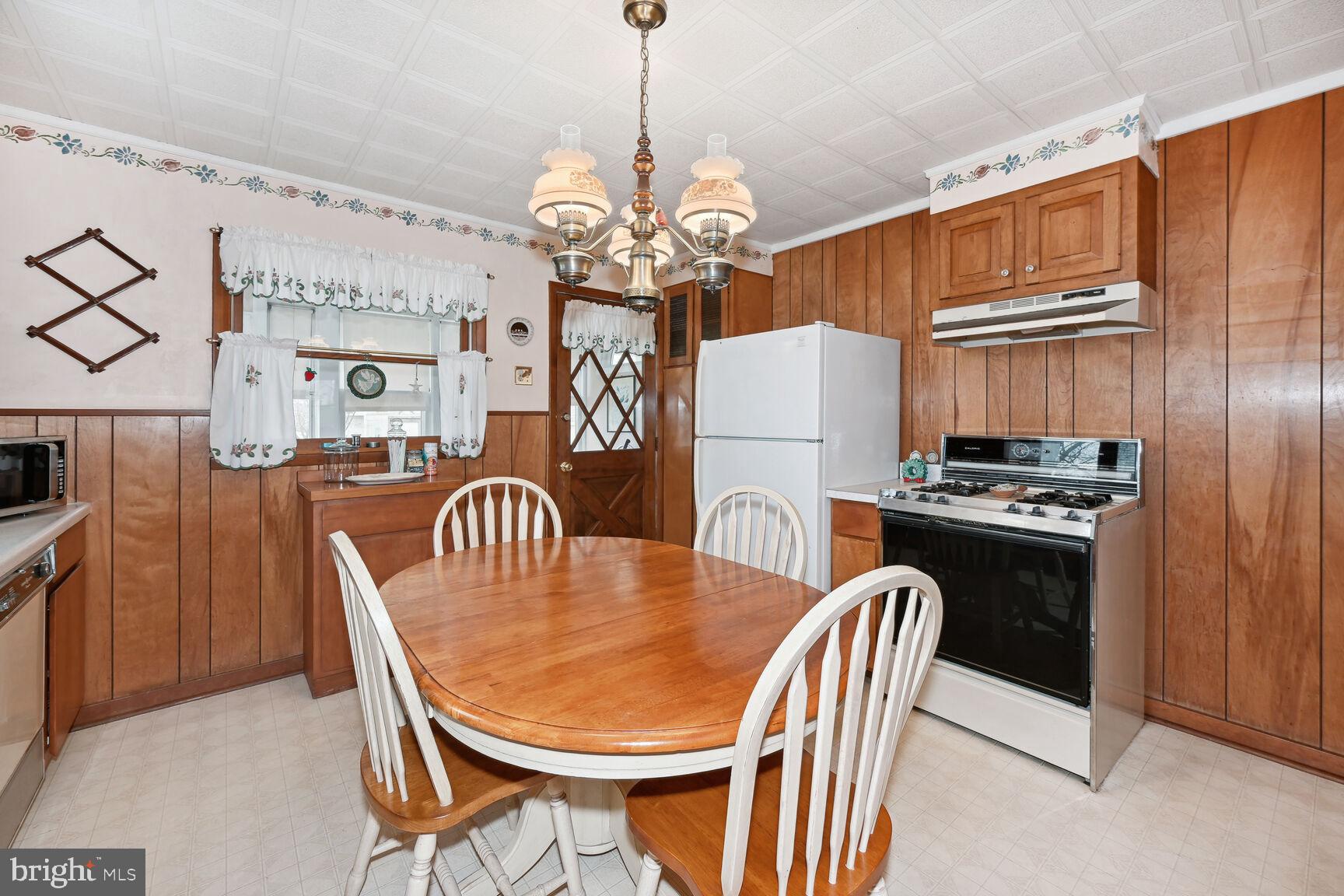 326 Rancocas Avenue Riverside, NJ 08075 - Photo 6 of 25 Country Kitchen